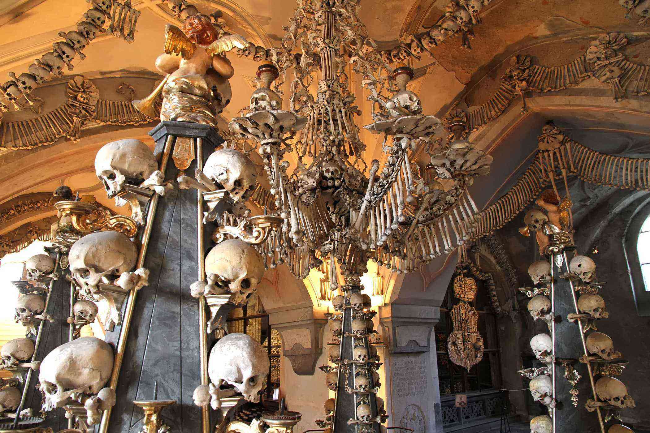 Stuff-Made-Out-Of-Bones-Sedlec-Ossuary-1