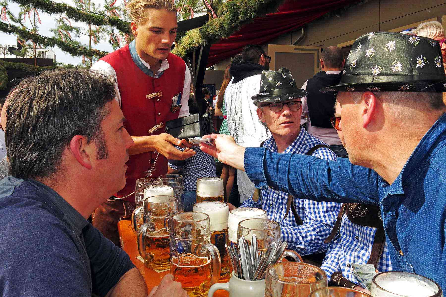 Surviving-Oktoberfest-Use-Cash1
