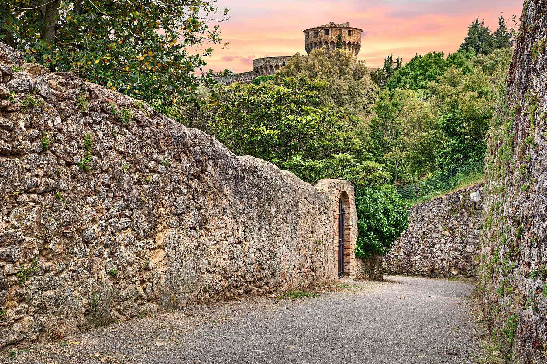 Medieval-Italian-Towns-Volterra-4