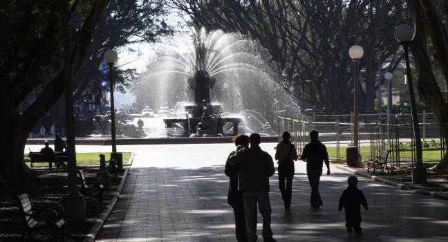 Silhouette of family walking to fountain; Shutterstock ID 533345; Project/Title: Photo Database Top 200 Slideshow