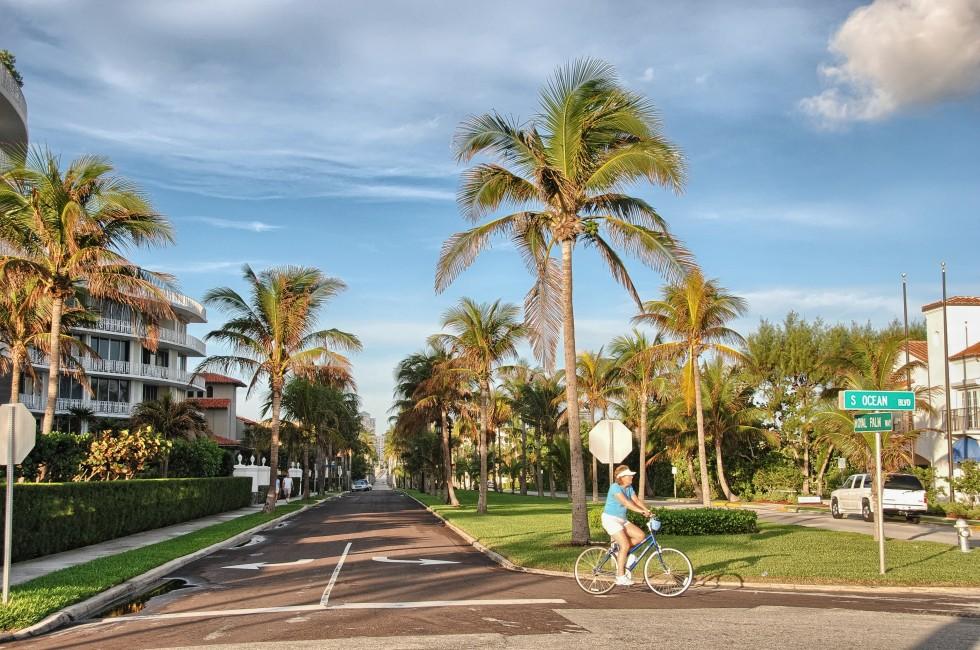 WEST PALM BEACH, FLORIDA - JAN 2: City colors and architecture, January 2, 2009 in West Palm Beach, Florida. Five million people visit the Palm Beach County each year.;