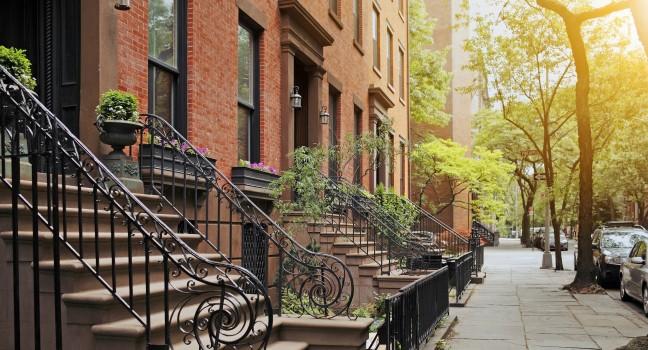 A View from idyllic Brooklyn Heights, Brooklyn, New York City, USA. Short depth of field.