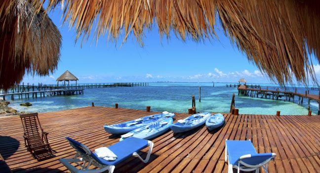 Luxury Vacation Concept. Mexico. Cancun. Caribbean Sea.
