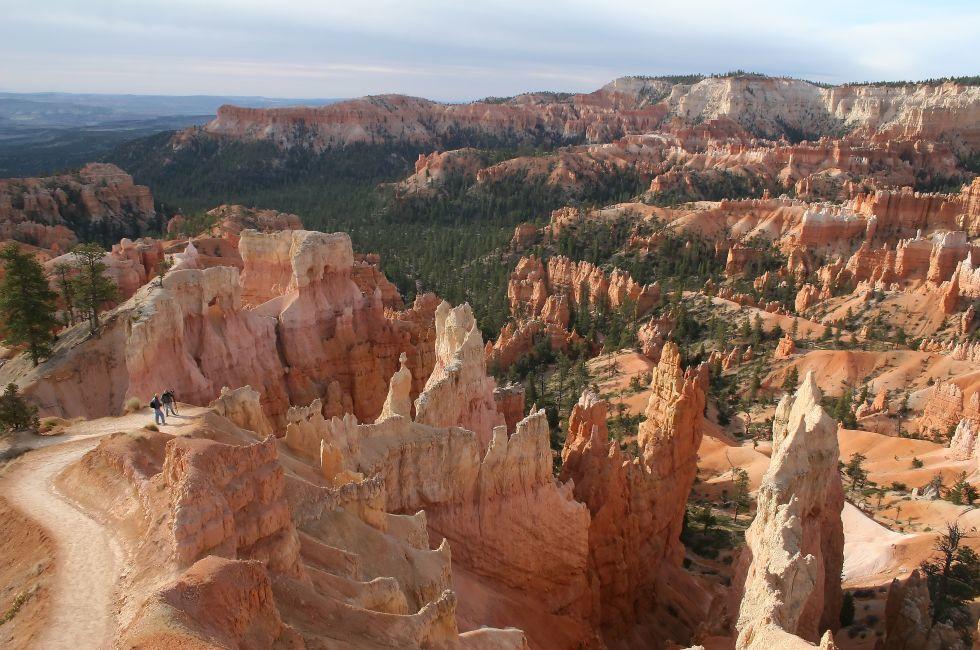 Sunrise Point and Queen's Garden in Bryce National Park.