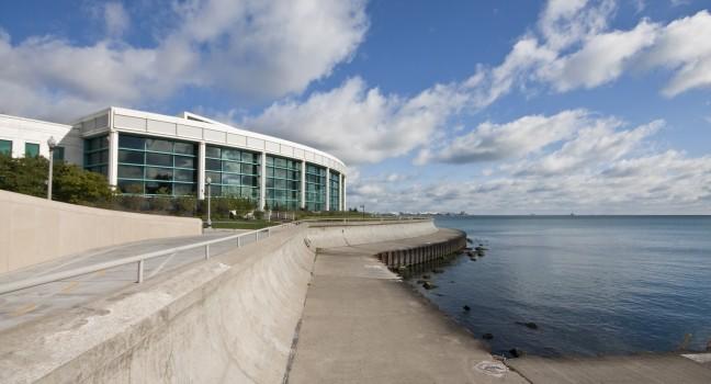John G. Shedd Aquarium on edge of Lake Michigan.