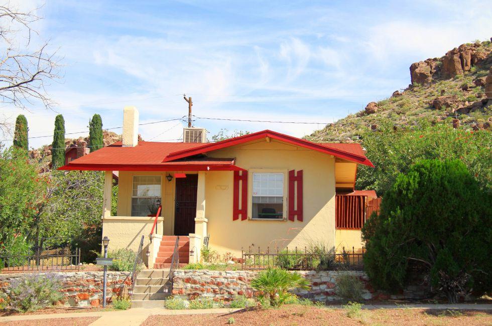 This house in the historic part of Kingman, Arizona/USA was built in 1925.