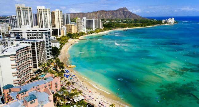 Waikiki beach and diamond head crater on Oahu, Hawaii.