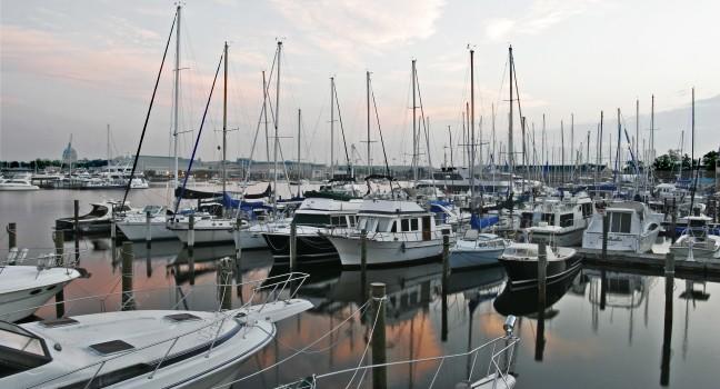 annapolis harbor at morning.