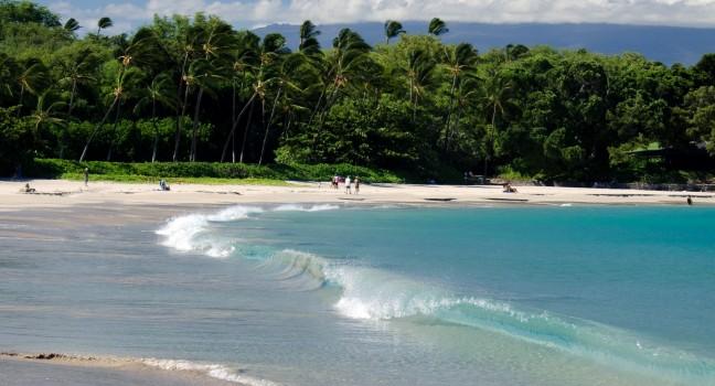 Short surf wave at Mauna Kea beach, Big Island, Hawaii.