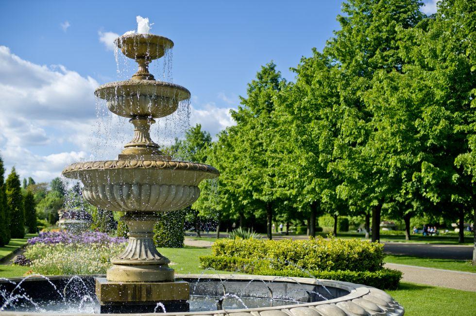 Fountain, Avenue Gardens, Regents Park, Regent's Park and Hampstead, London, England.