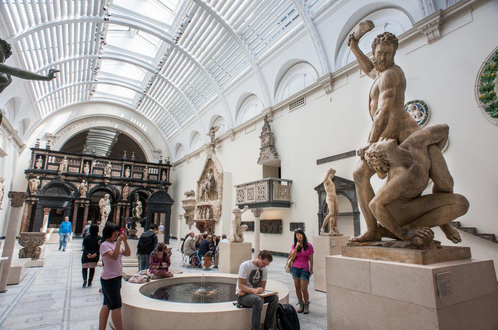 Victoria & Albert Museum, Kensington, London, England.