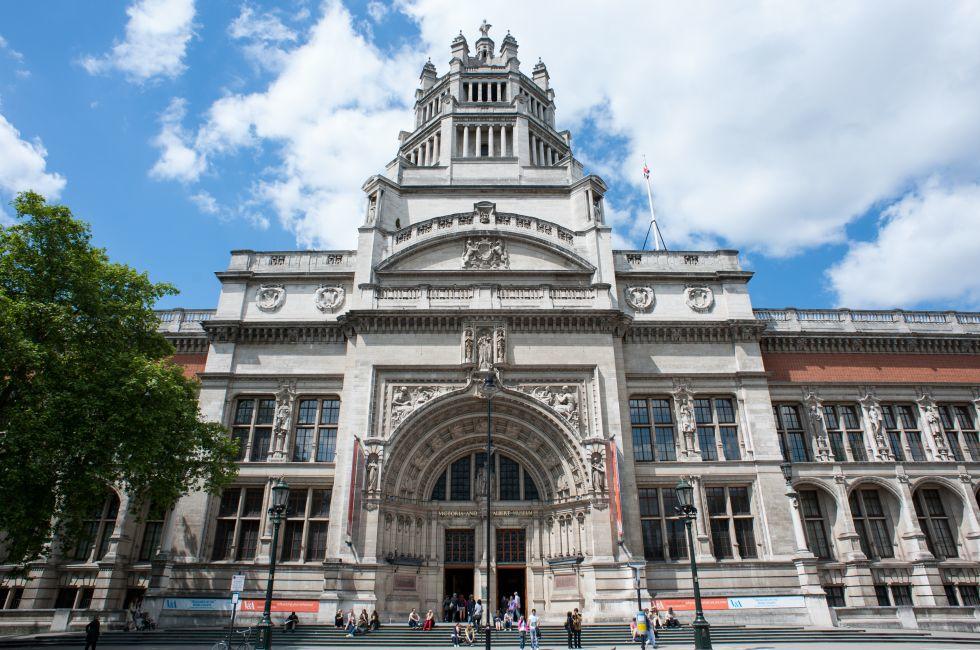 Victoria & Albert Museum, Kensington, London, England.