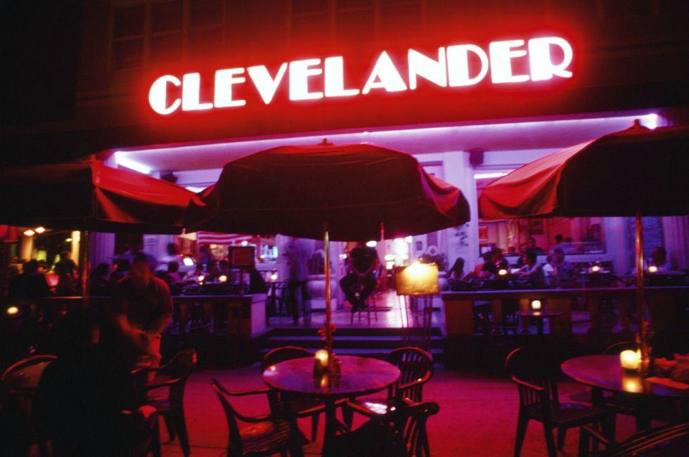 Pool bar at the clevelander hotel
