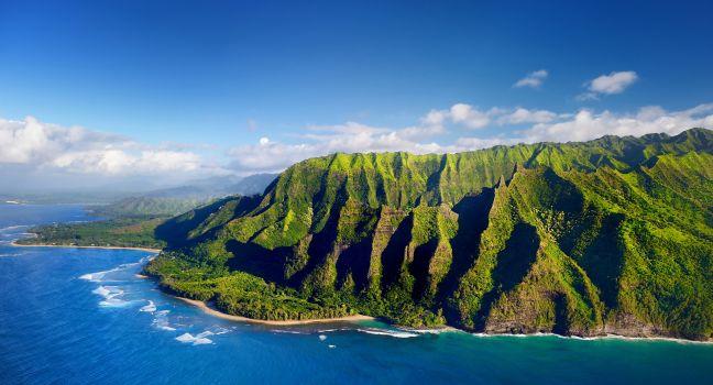Beautiful aerial view of spectacular Na Pali coast, Kauai, Hawaii.