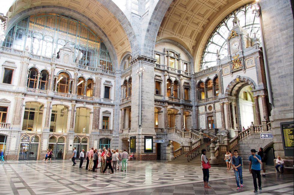 ANTWERP - AUG 21: Interior of Antwerp central railway station on August 21, 2013 in Antwerp, Belgium.  Antwerp central railway station is the main railway station in the Belgian city of Antwerp.