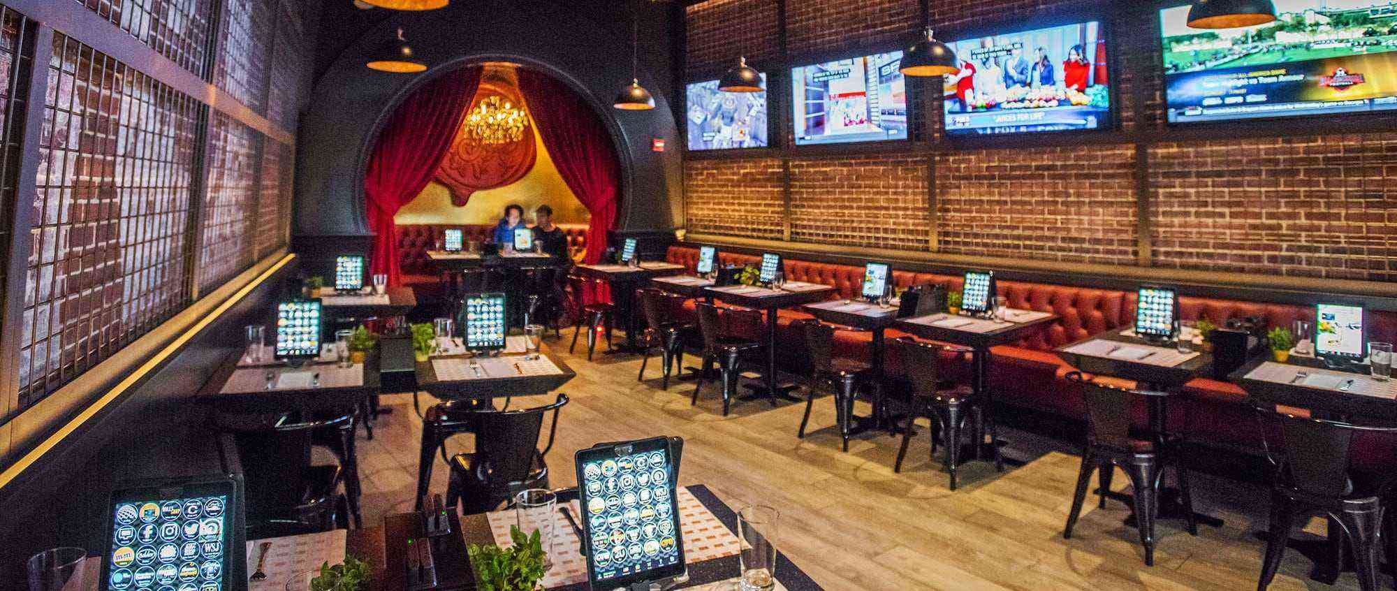 These Airport Restaurants Might Make You You’re Eating in an