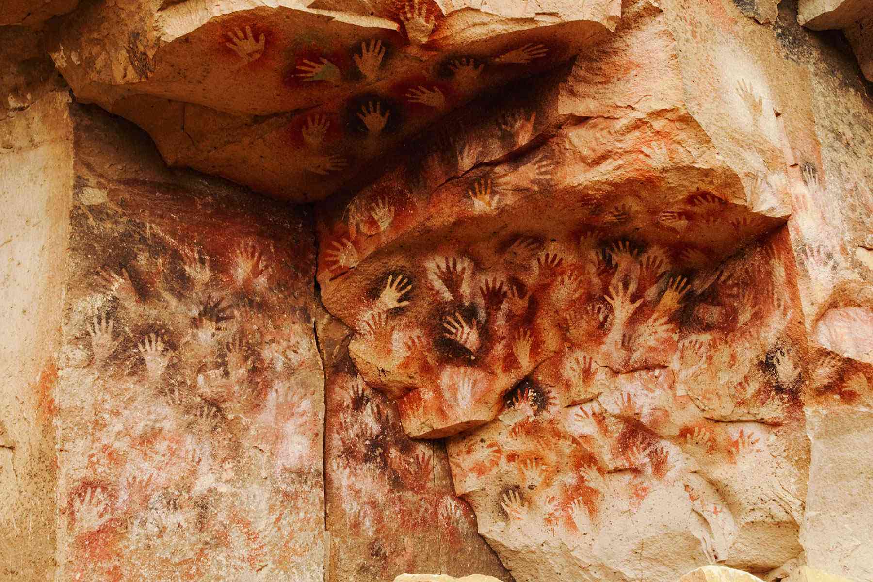 Prehistoric-Rock-Art-Cueva-de-las-Manos-1