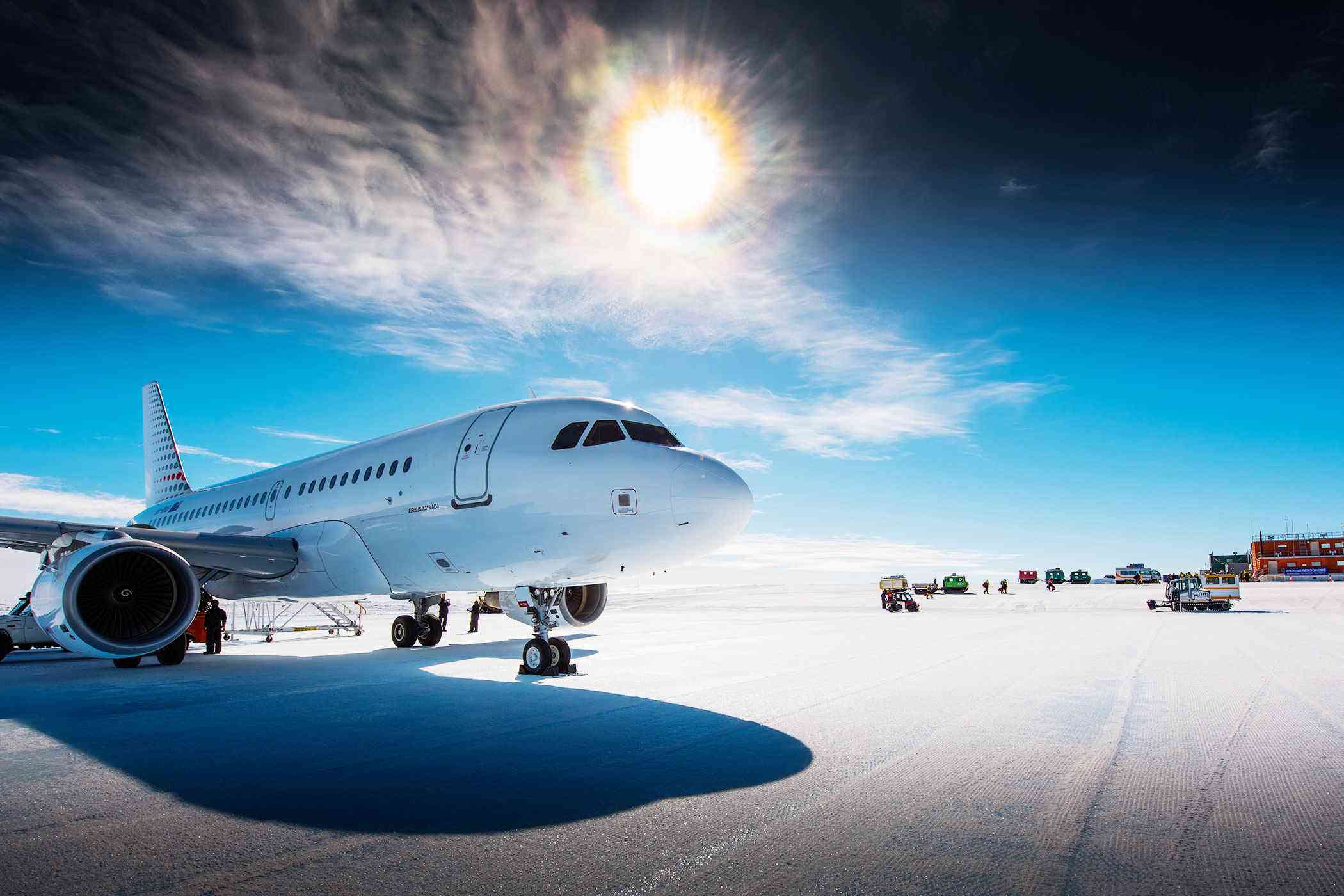 Scariest-Airports-Ice-Runway-Antarctica-1