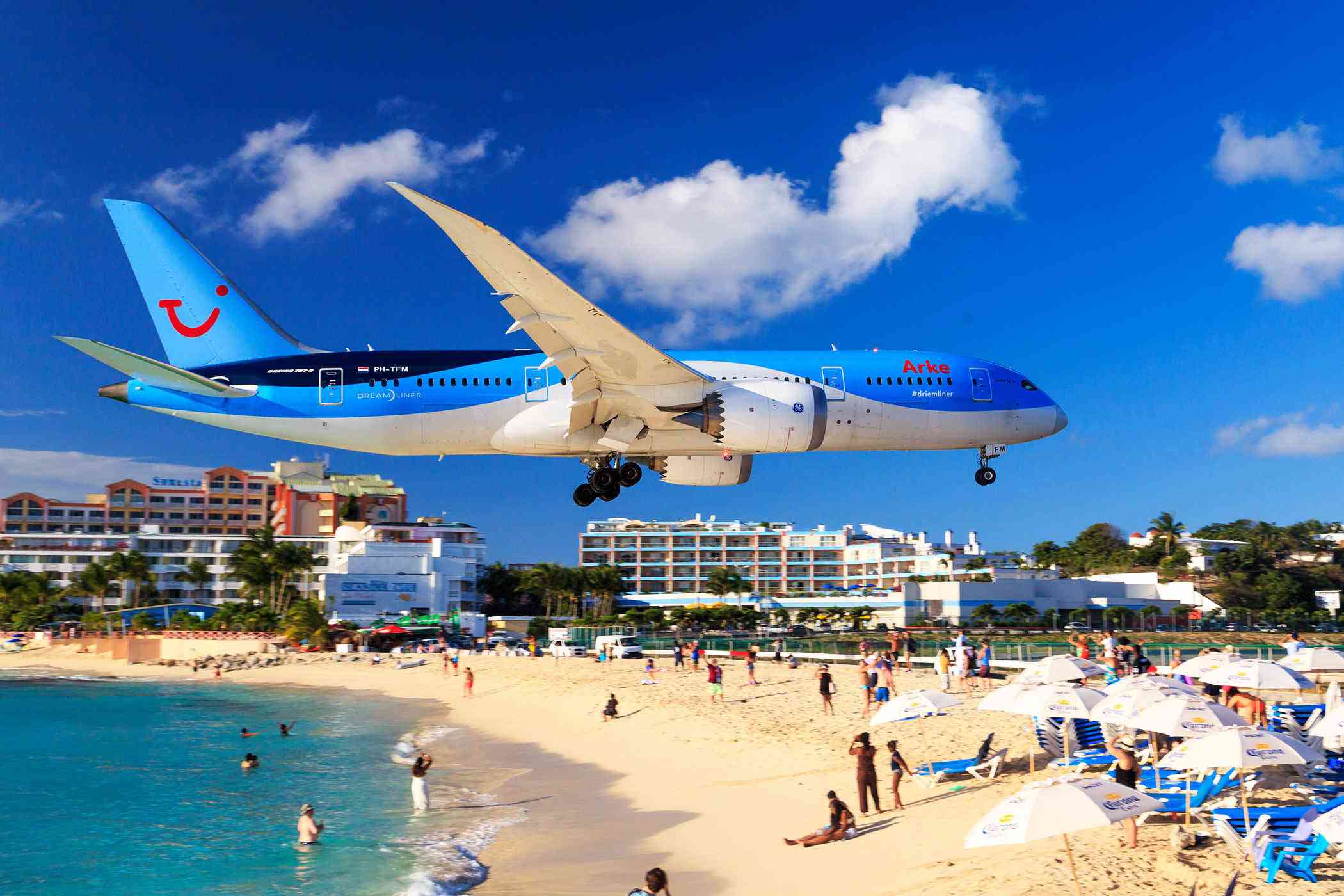 The World S More Scary Airports   Scariest Airports Princess Juliana Airport 