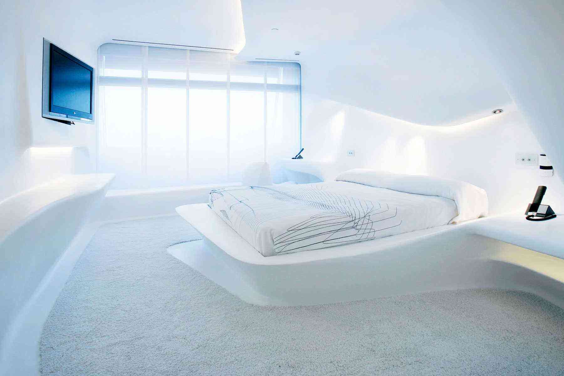 Space-Hotels-Hotel-Silken-Puerta-America-1