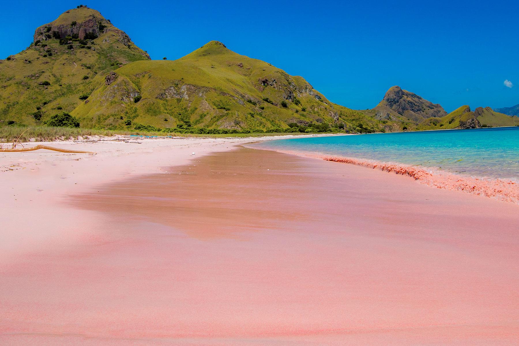 10 Pink  Beaches and Lakes
