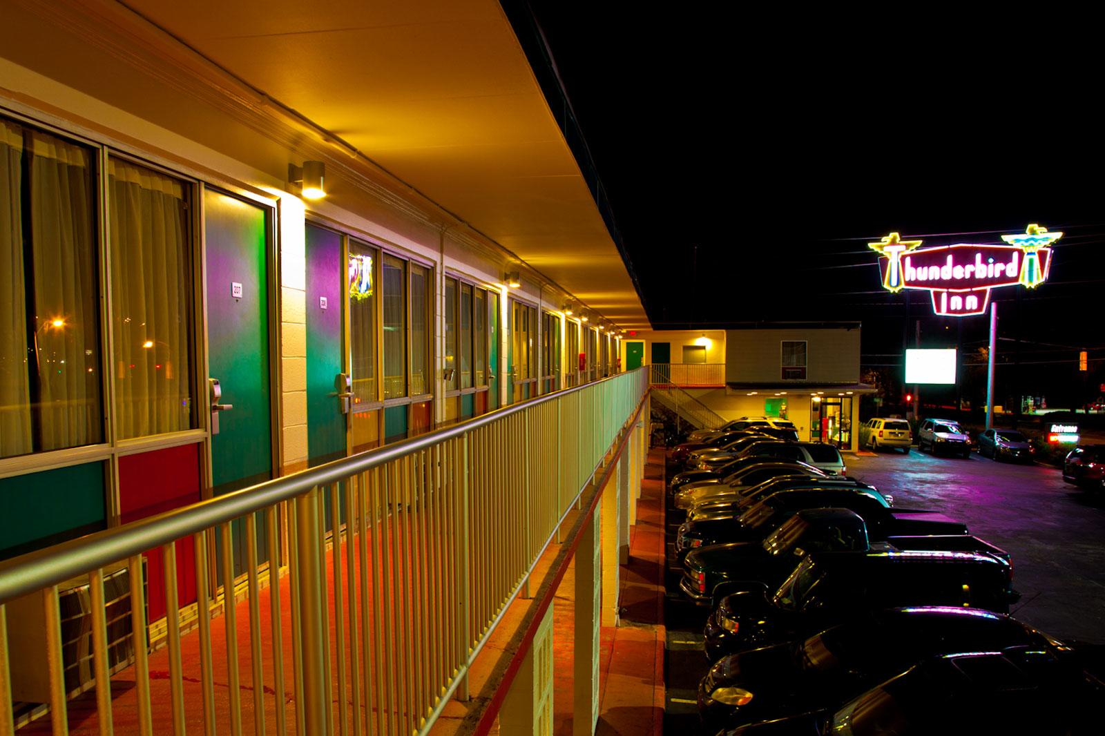 Cool-Hotels-Thunderbird-Inn-2