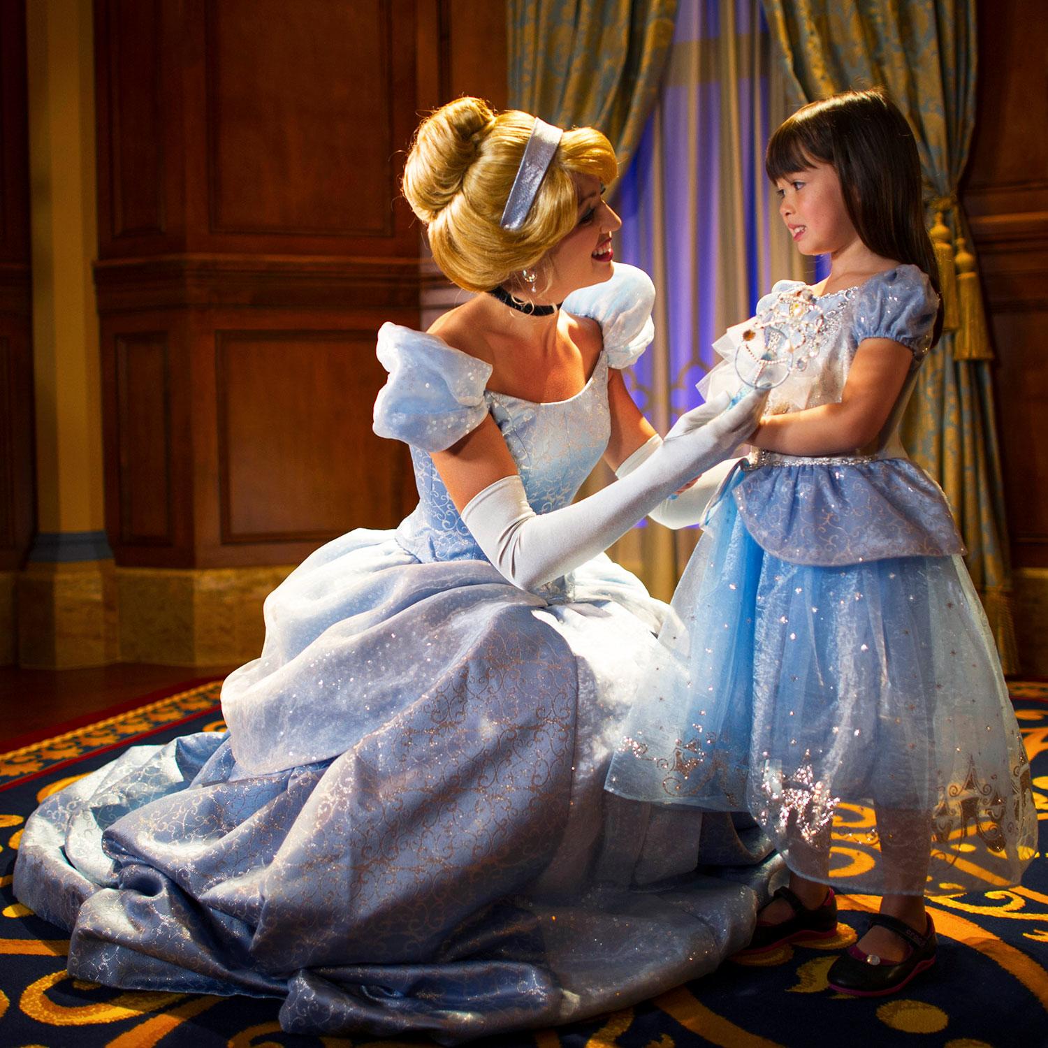 Ultimate-Things-To-Do-Walt-Disney-World-Meet-The-Characters