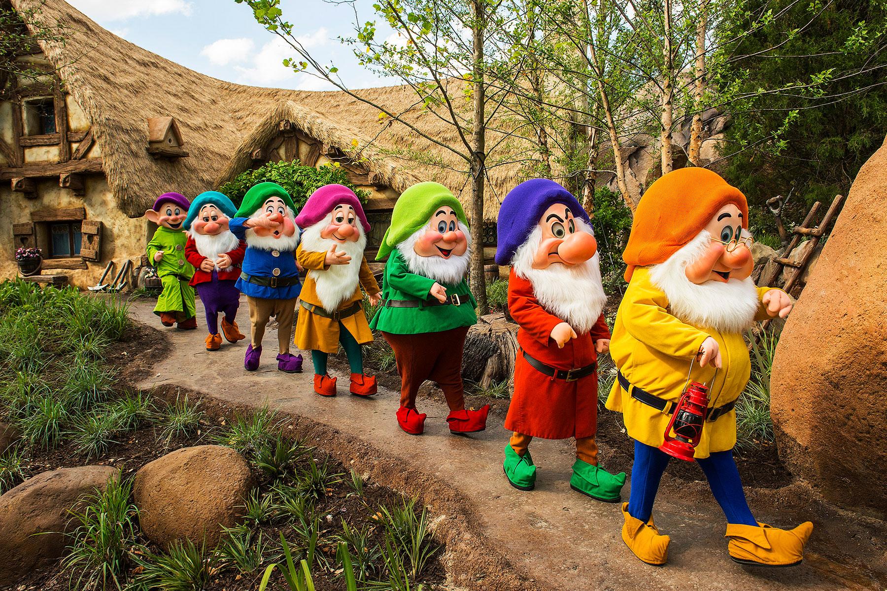 Ultimate-Things-To-Do-Walt-Disney-World-Ride-Seven-Dwarves-Mine-Train-02