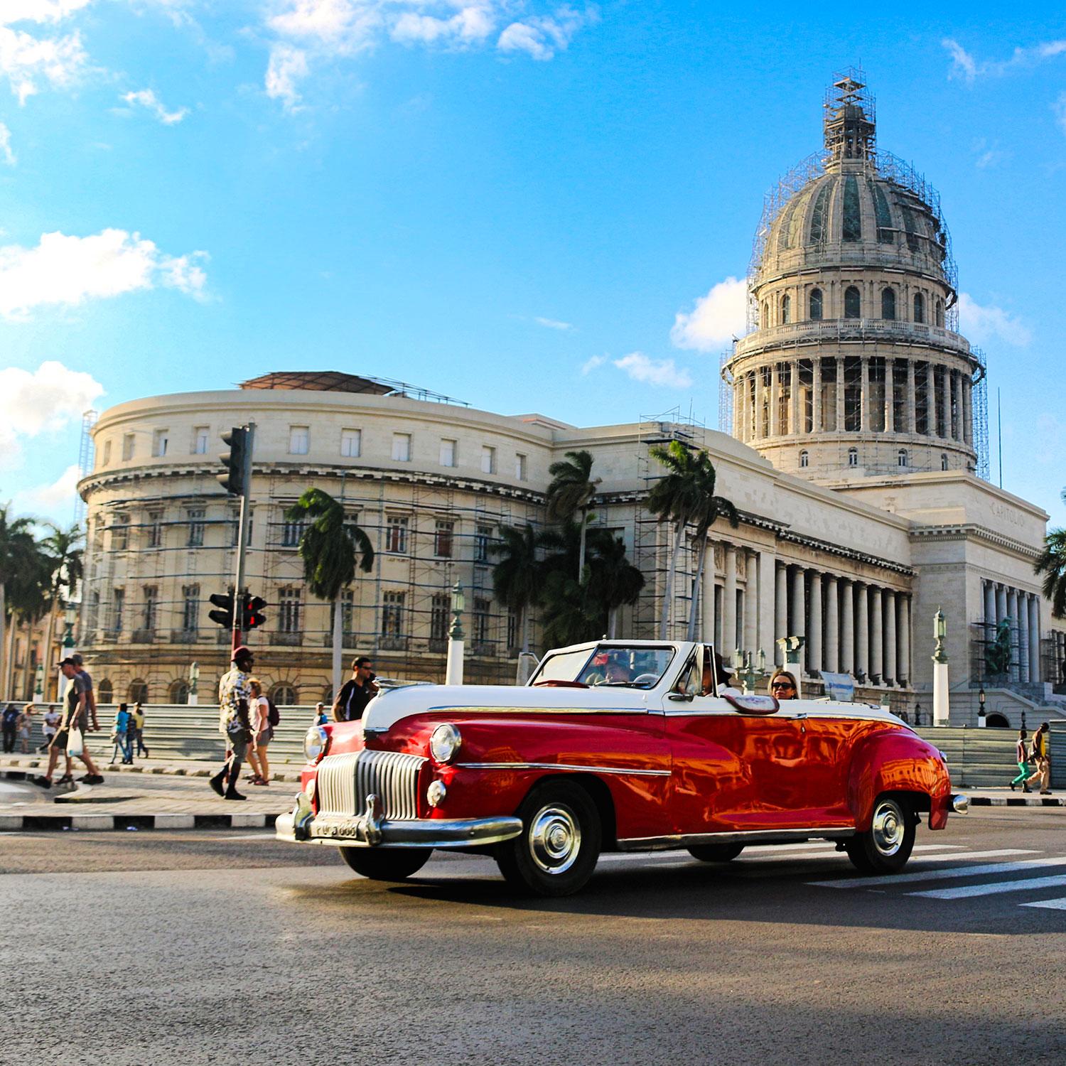 Instagrammable-Caribbean-Vintage-Cars-Cuba