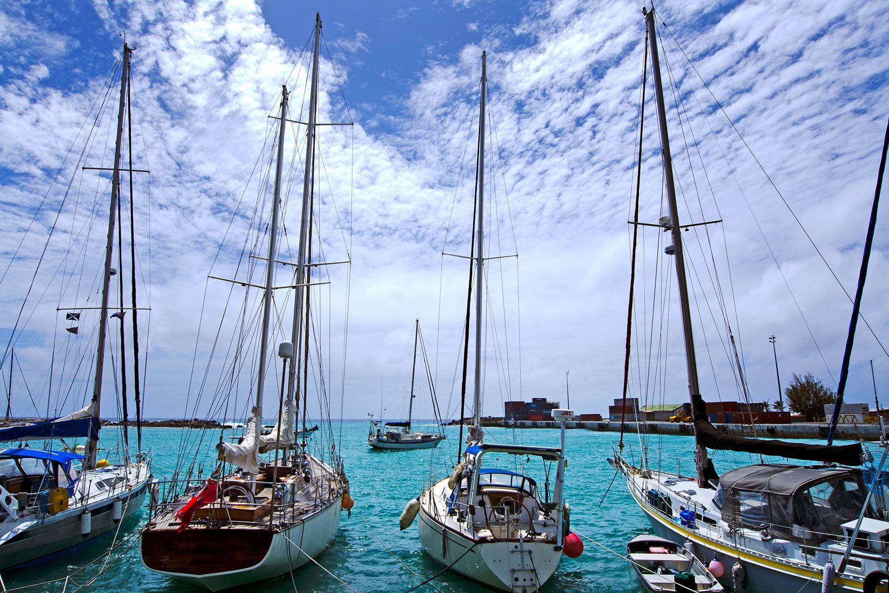Cook-Island-Adventures-Watch-Vaka-Sailboat-Regatta