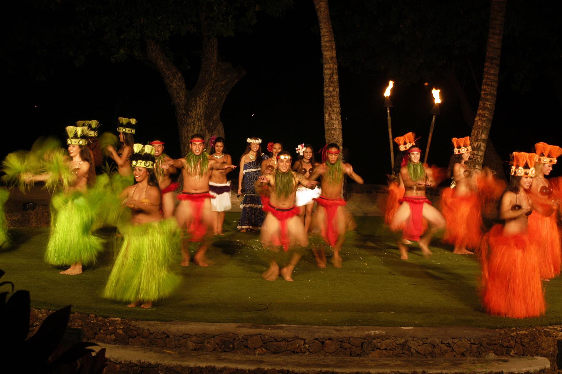 things to do in maui at night
