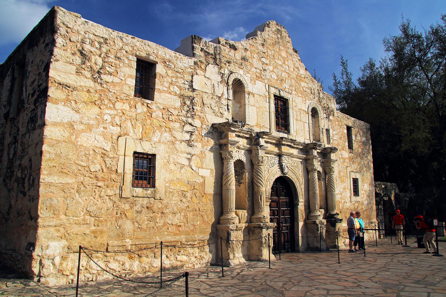 Things You Need to Know Before Visiting the Alamo Mission in San