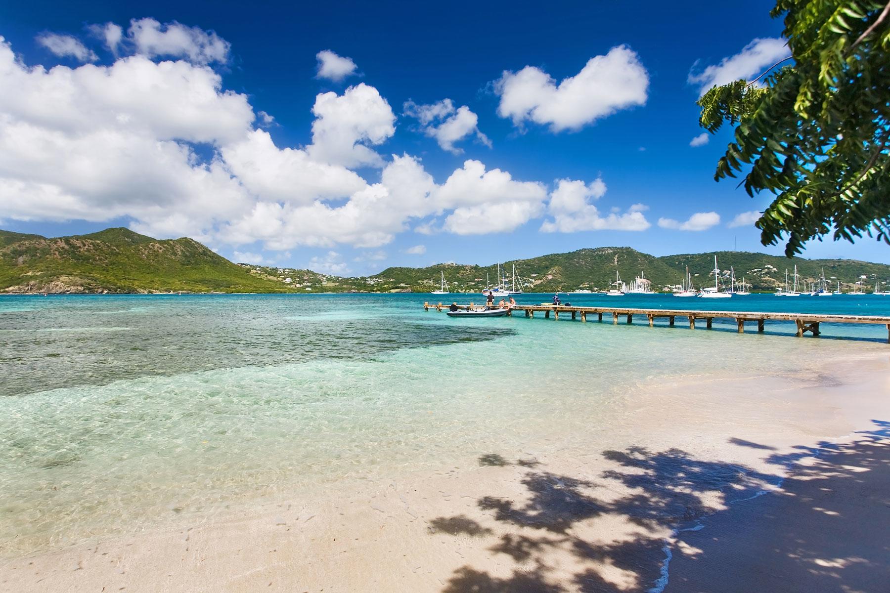 12_Antigua_Beaches_PigeonPoint_dreamstime_xxl_4587707