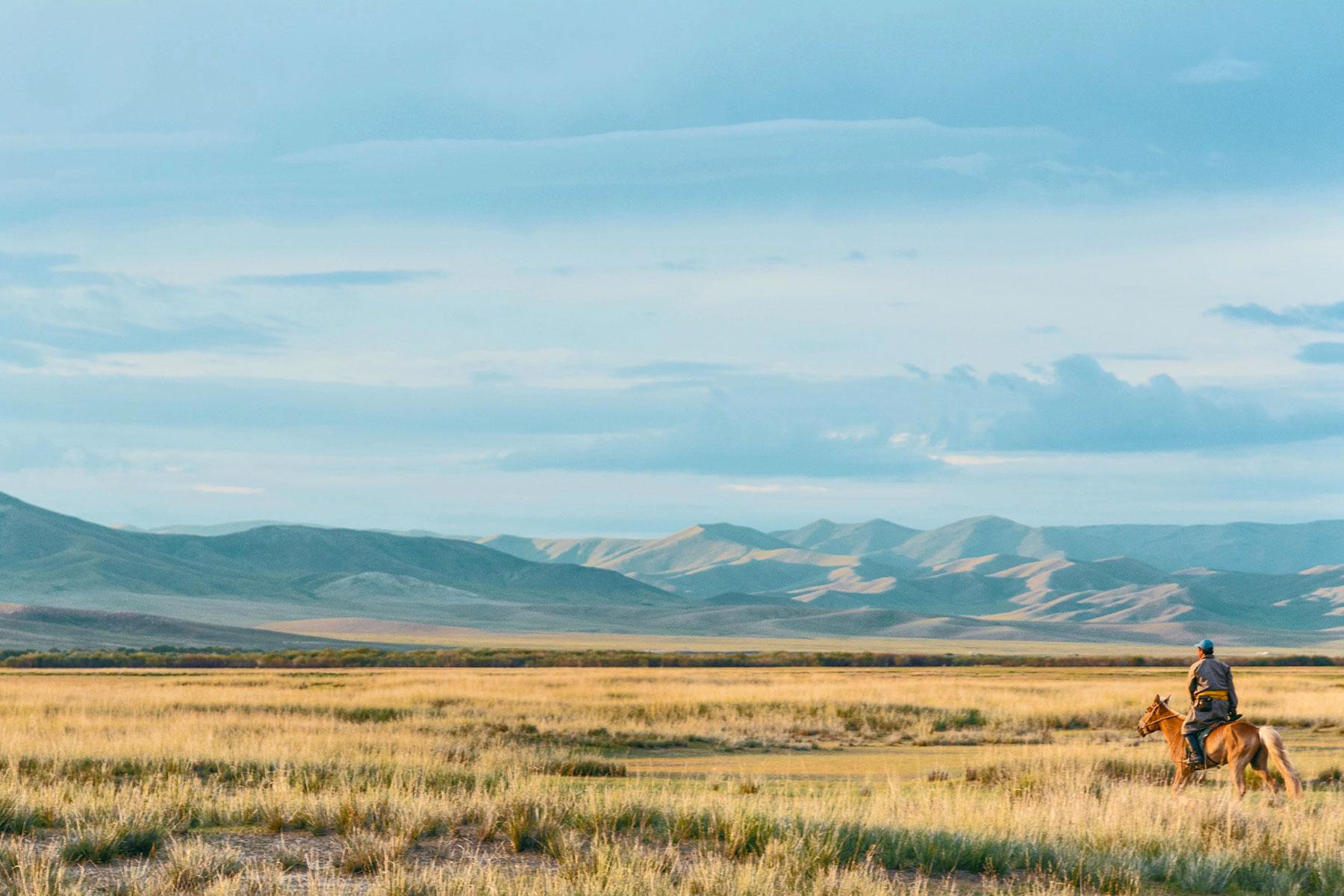1_MongoliaReasonsToVisit_WideOpenSpaces_shutterstock_1007359087_1