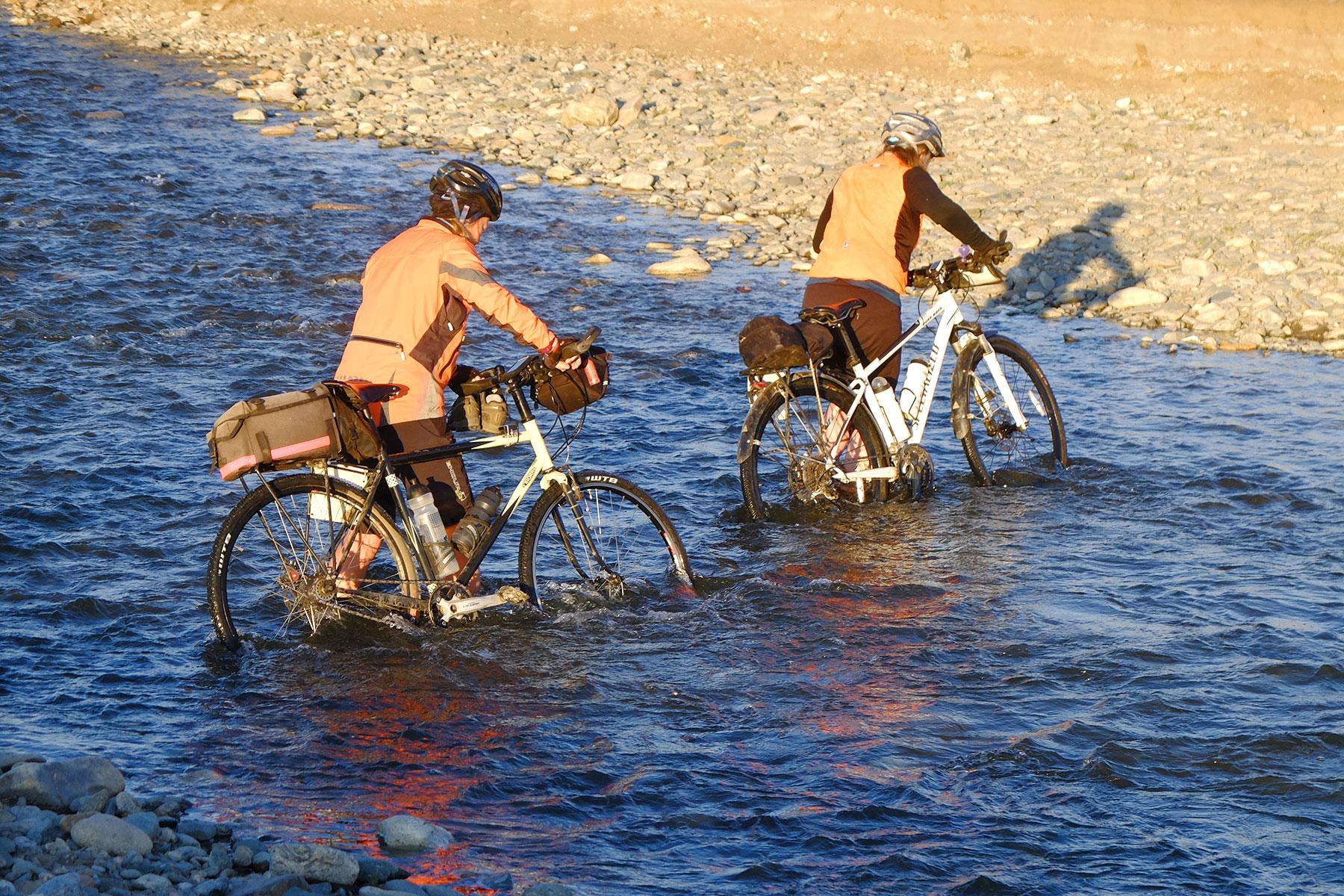 2_MongoliaReasonsToVisit_CrazyRiverCrossings_10-Jacob-Warner-TDA-Global-Cycling_1