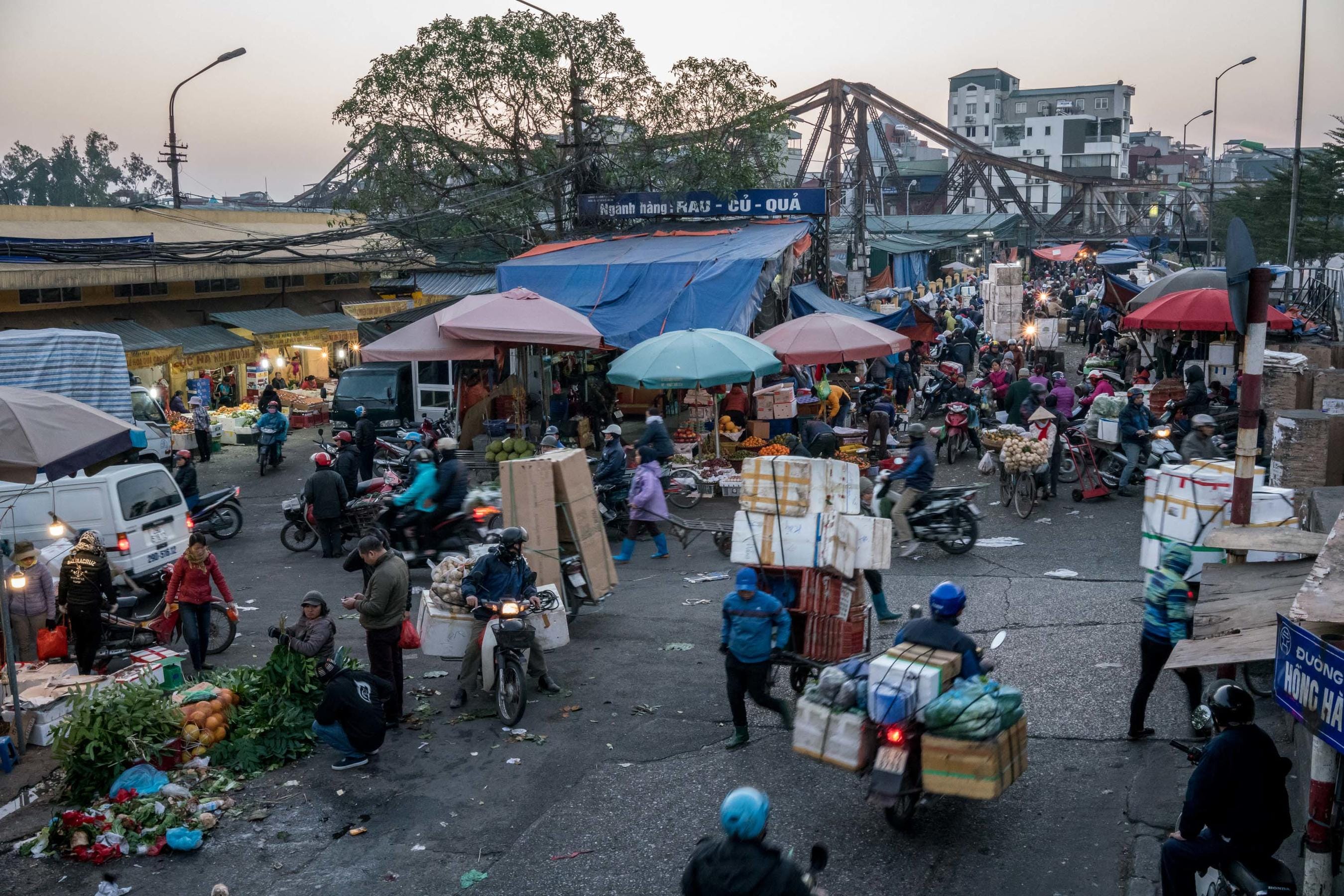Visit the Long Bien Market  in Hanoi Vietnam  for the Best 