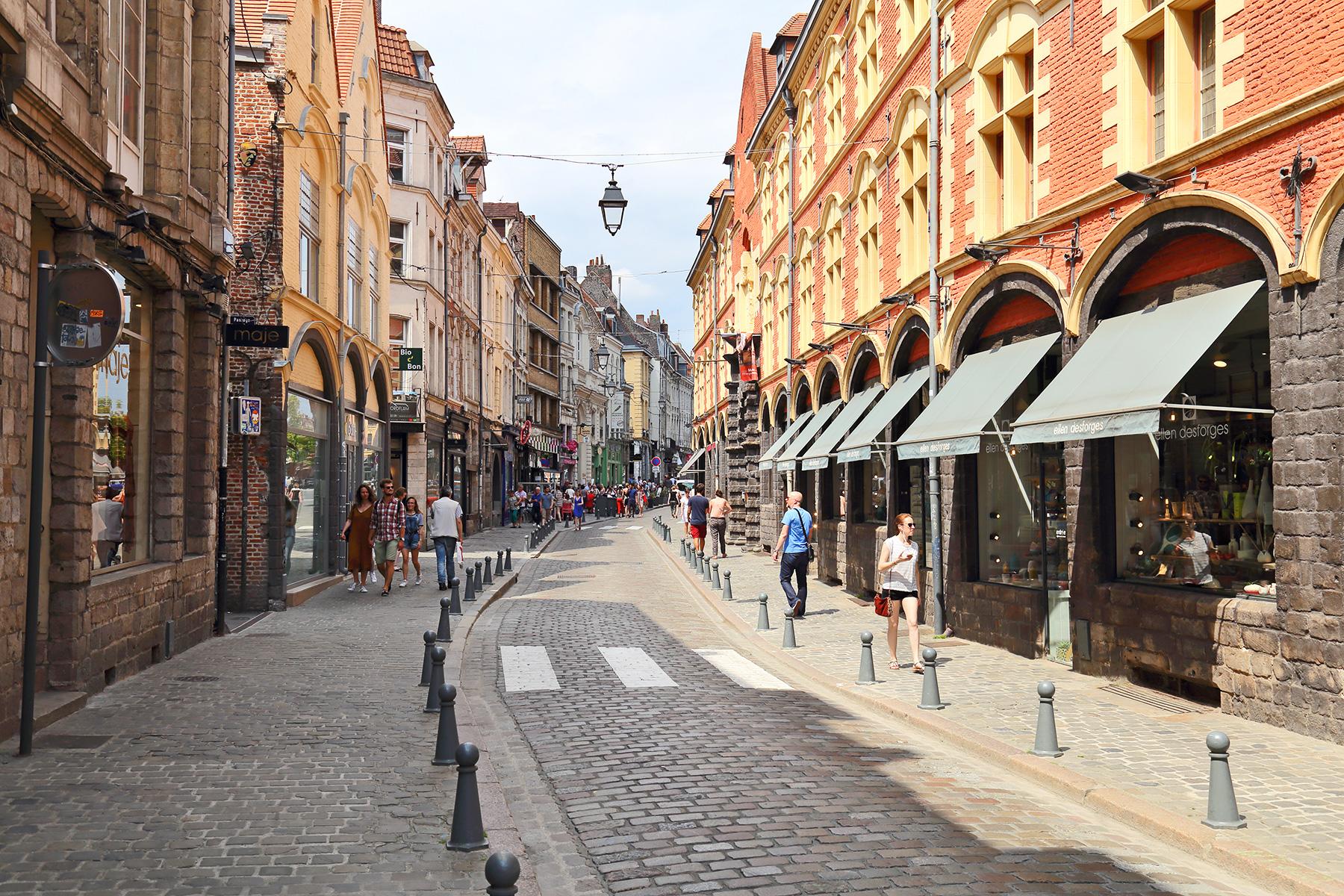 4_12ReasonsVisitLille_ForFashionShoppingLovers_shutterstock_738767077_1