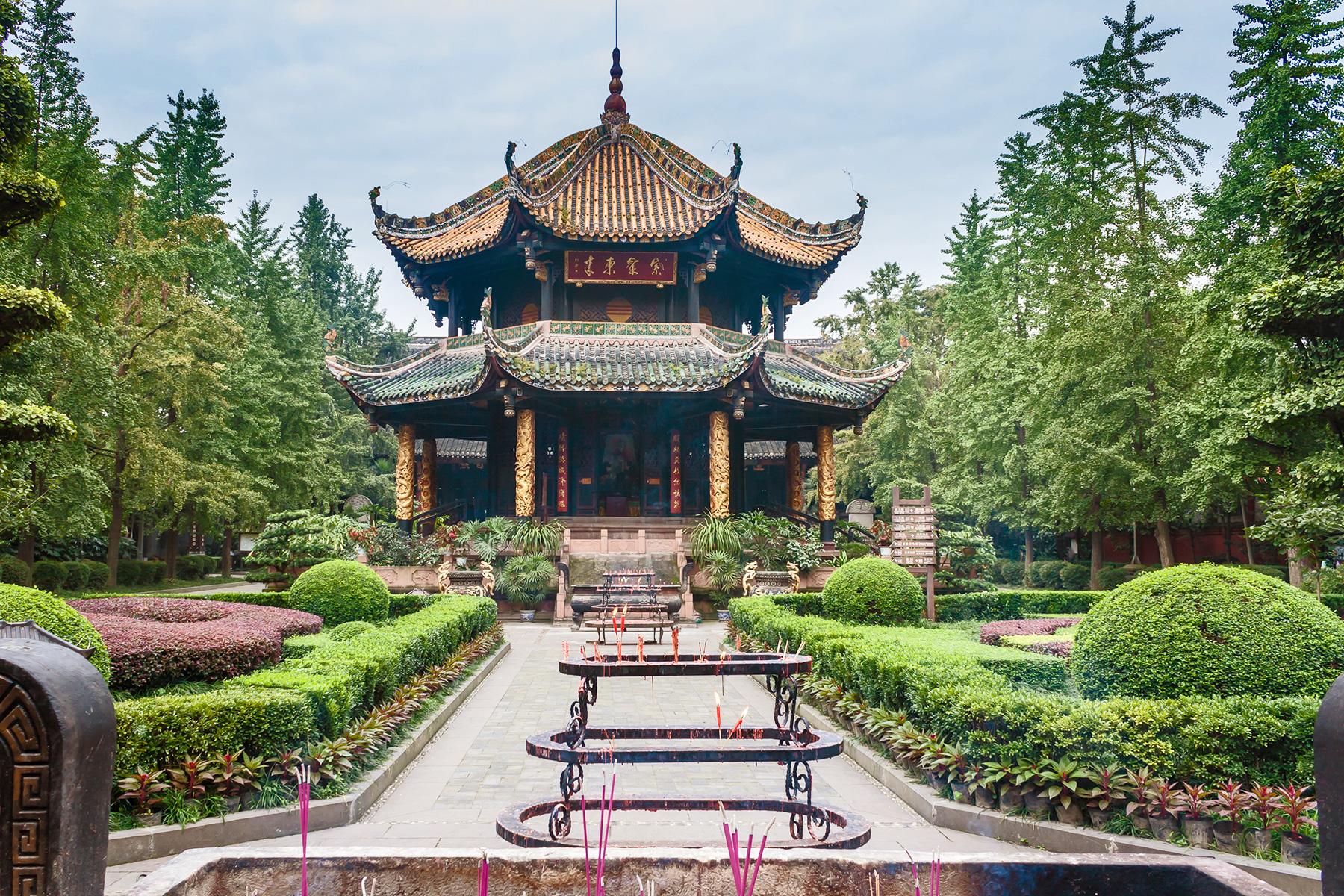 5_ChengduThingsToSee_WanderTibetanQuarter_shutterstock_689778643_1