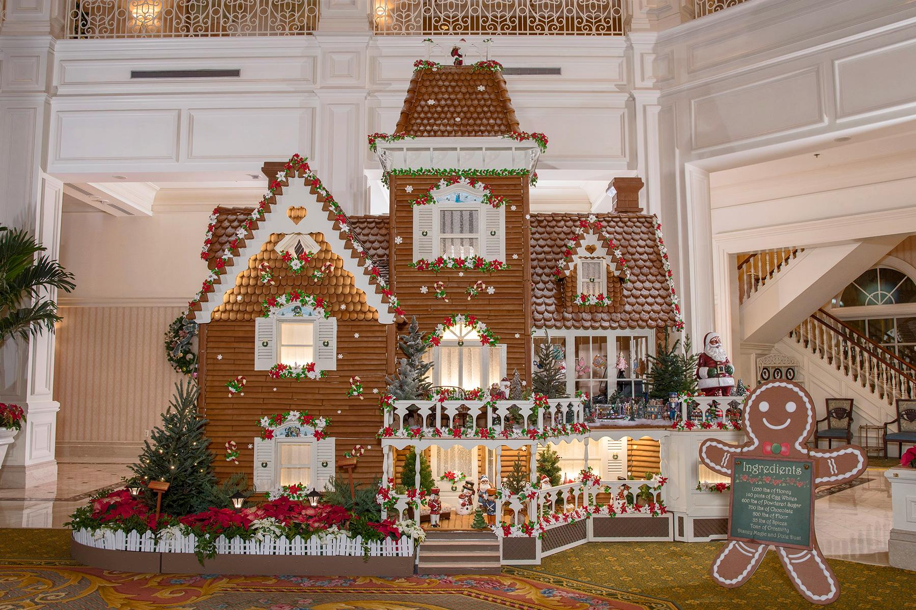 4_GingerbreadHouses_DisneysGrandFloridianHotel_HolidayDisplay_Grand_1122ZT_0211PM_1