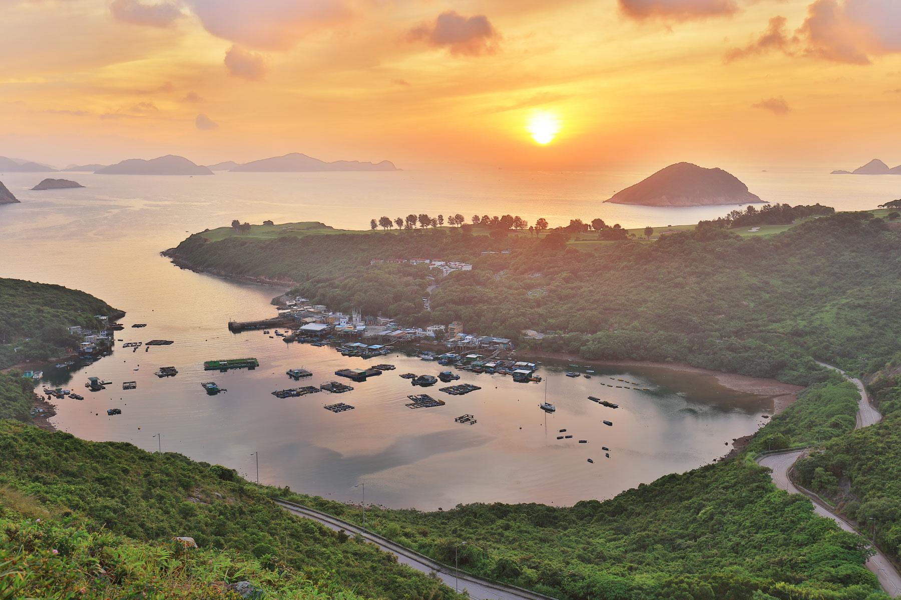 04_Ultimate_HongKong_SaiKungPeninsula_sunrise-fish-village-po-toi-450w-699198091_5